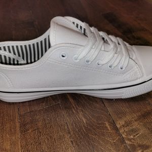 White low tops size 10